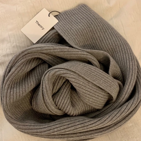 NWT Theory Cashmere Scarf 🧣 - Picture 6 of 8